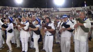 30 bohaires cornemuse landaise jouent LEncantada avec Joan de Nadau à Soustons [upl. by Klein]